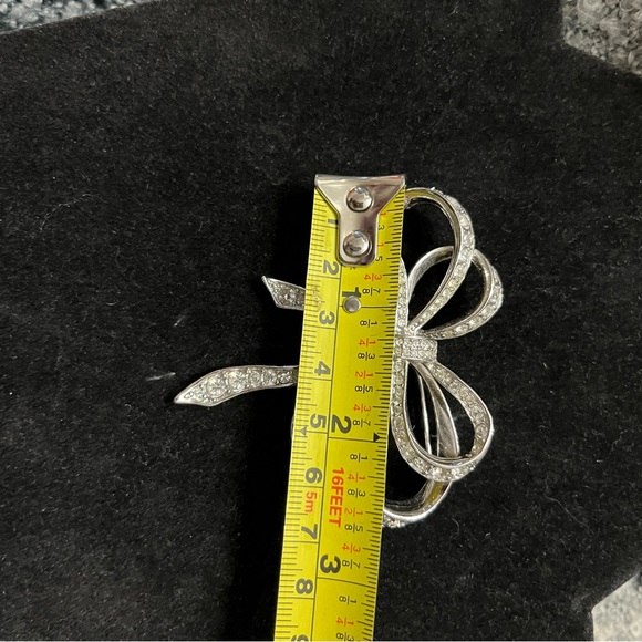 Vintage Kenneth Jay Lane Clear Rhinestone Large Bow Brooch, Signed - Picture 4 of 7